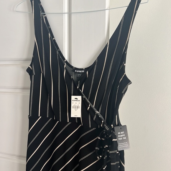 Express NEW dress, size Medium - Picture 4 of 4